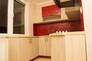 kuchyna s cervenou farbou